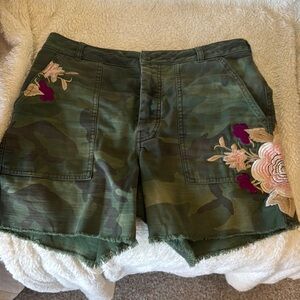 Embroidered Camo Green Women's Shorts